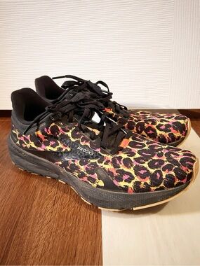 Brooks Launch GTS 9 Women's Sz 9B Black Yellow Pink Leopard Print Running Shoes